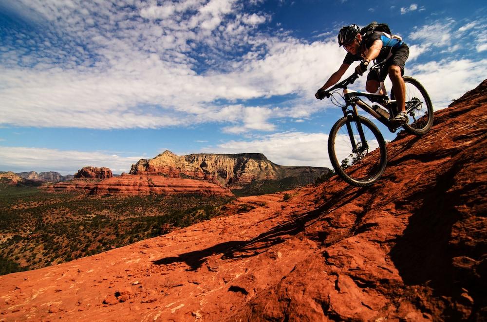 Grace Cafayate Hotell Eksteriør bilde A mountain biker in Sedona, Arizona
