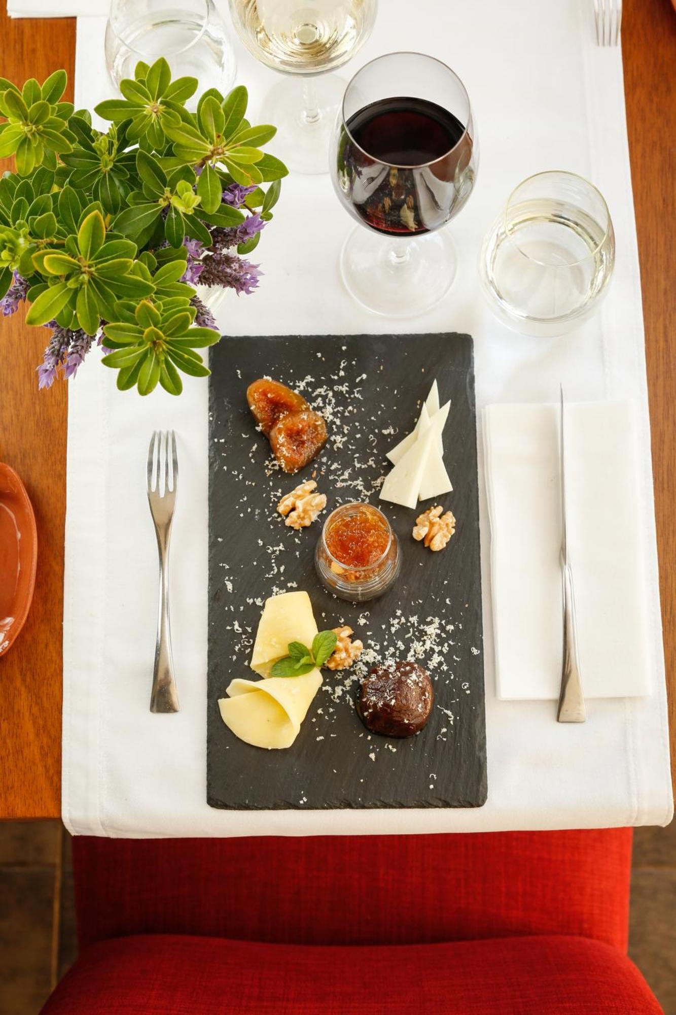 Grace Cafayate Hotell Eksteriør bilde A cheese platter