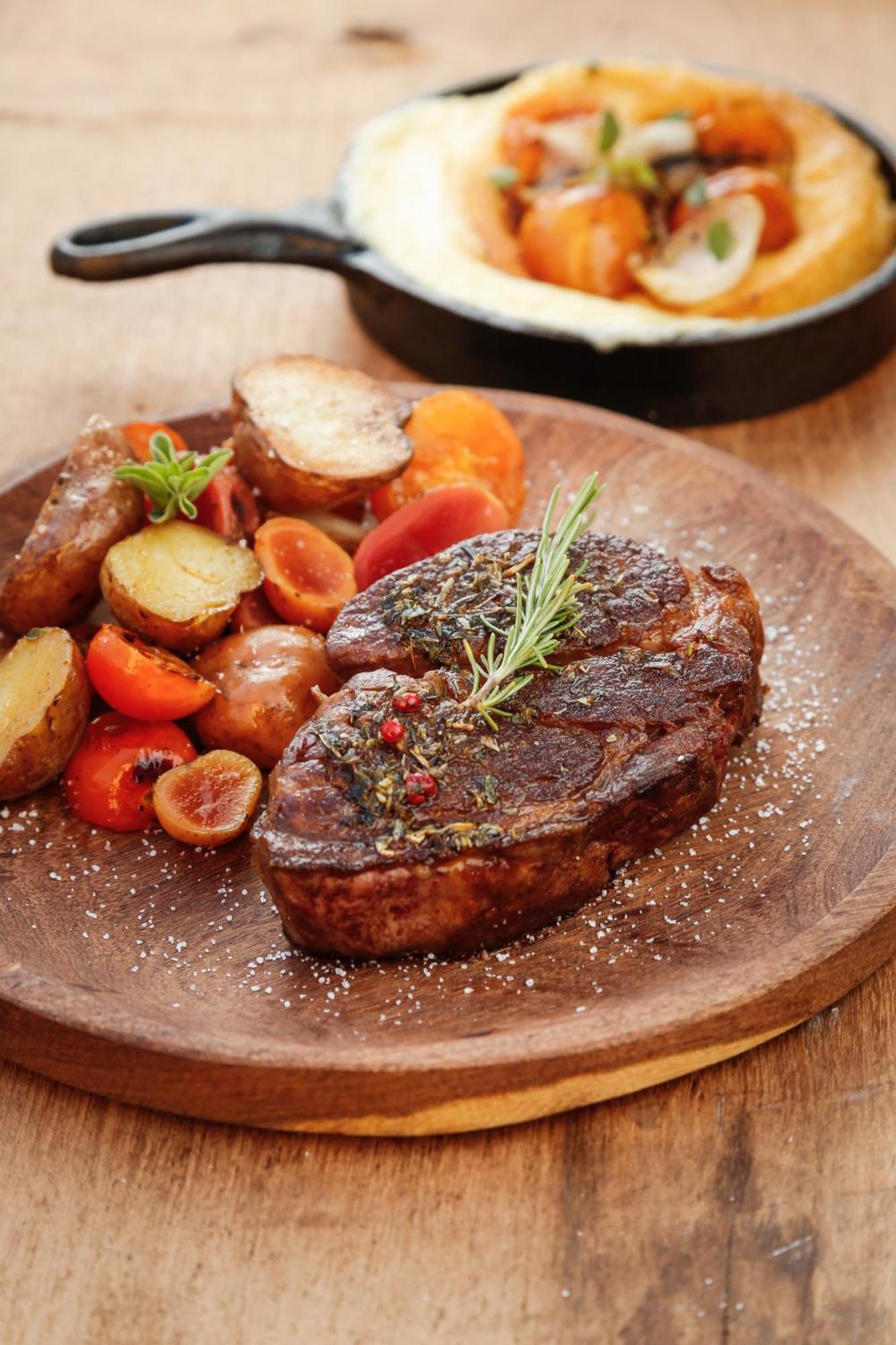 Grace Cafayate Hotell Eksteriør bilde A steak with vegetables