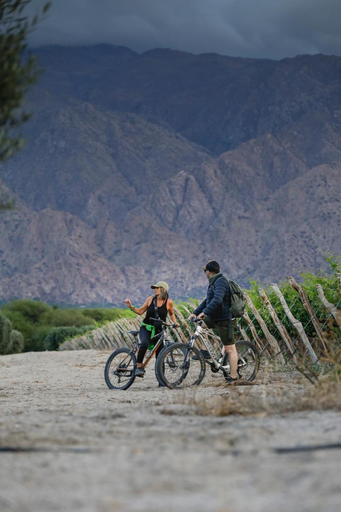 Grace Cafayate Hotell Eksteriør bilde Biking in the Santa Rosa Mountains