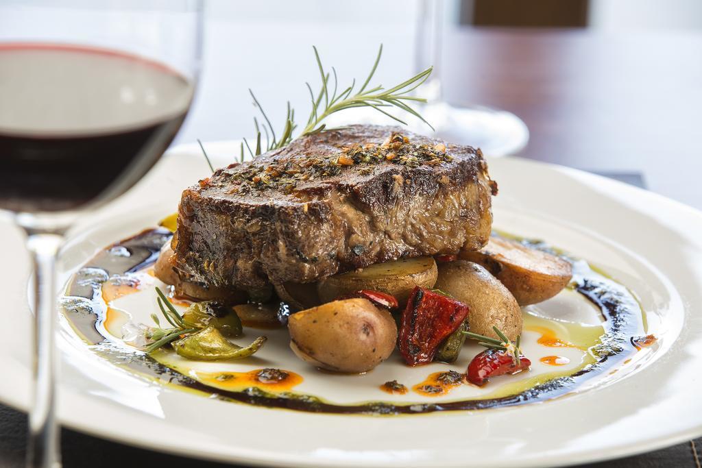 Grace Cafayate Hotell Eksteriør bilde A steak prepared with a dry rub